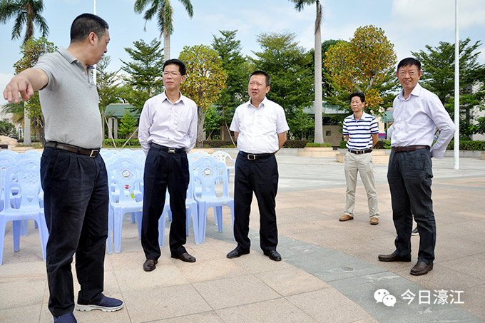 濠江区委副书记徐相忠带队督察走进濠江中国梦劳动美慰问演出现场安保
