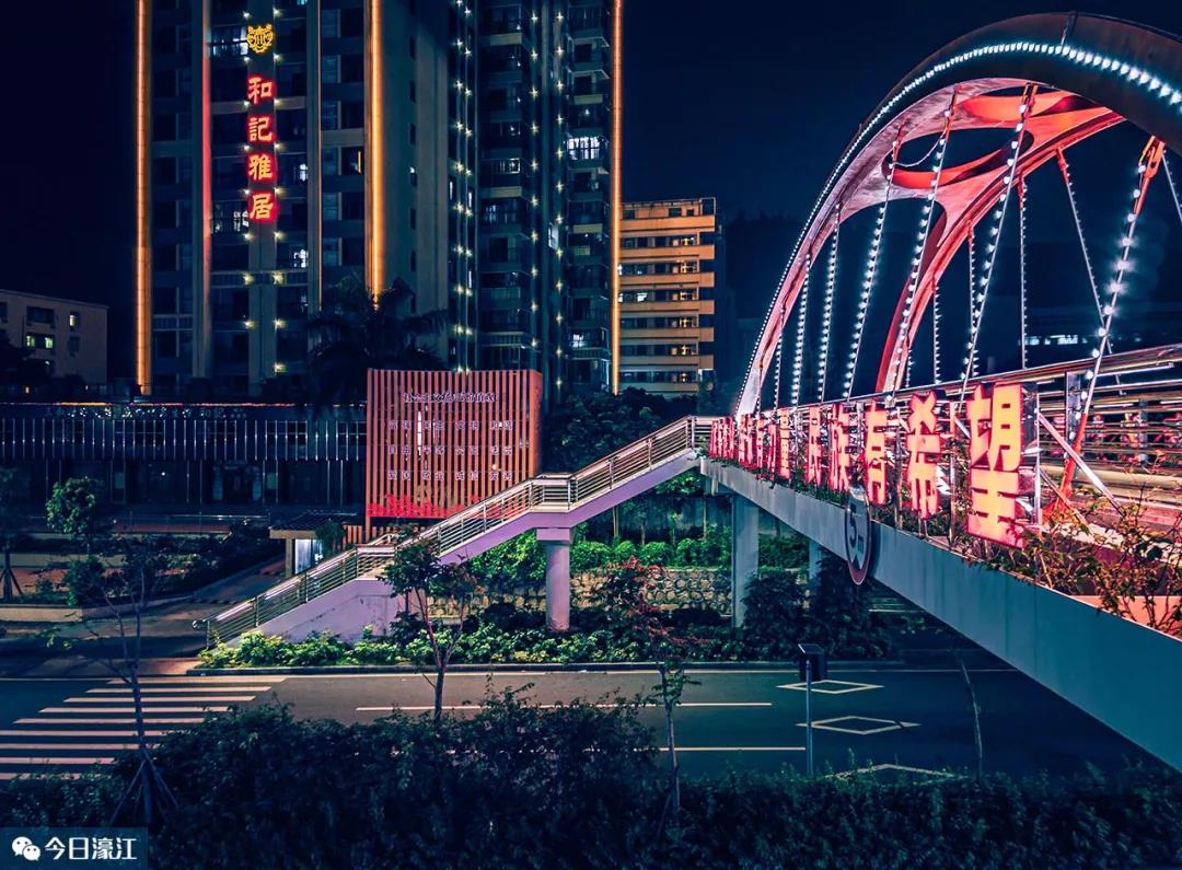 濠江区达濠华侨中学人行天桥正式启用